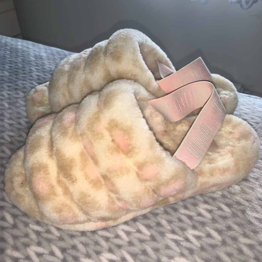 UGG Women’s Cozy Fuzzy Slippers with Pink Accents size 8